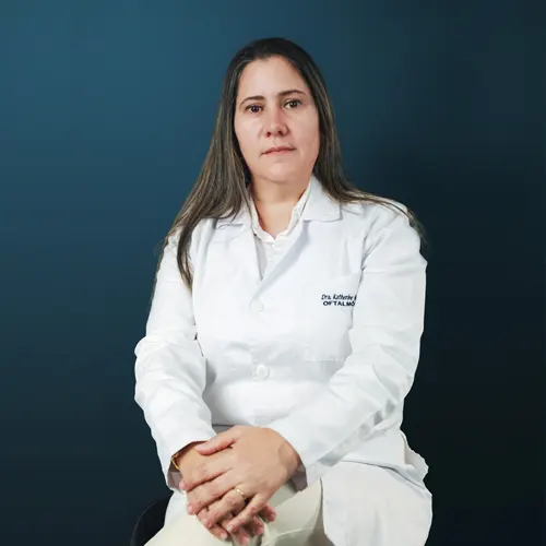 Katherine Hernández | Cirujano oftalmólogo especialista en retina y vítreo | Loja